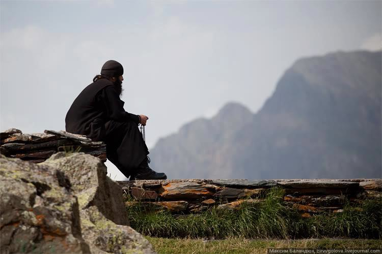 orthodox-monk-prayer